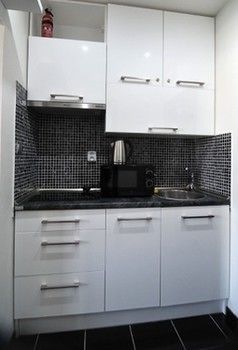 Apartment Saris