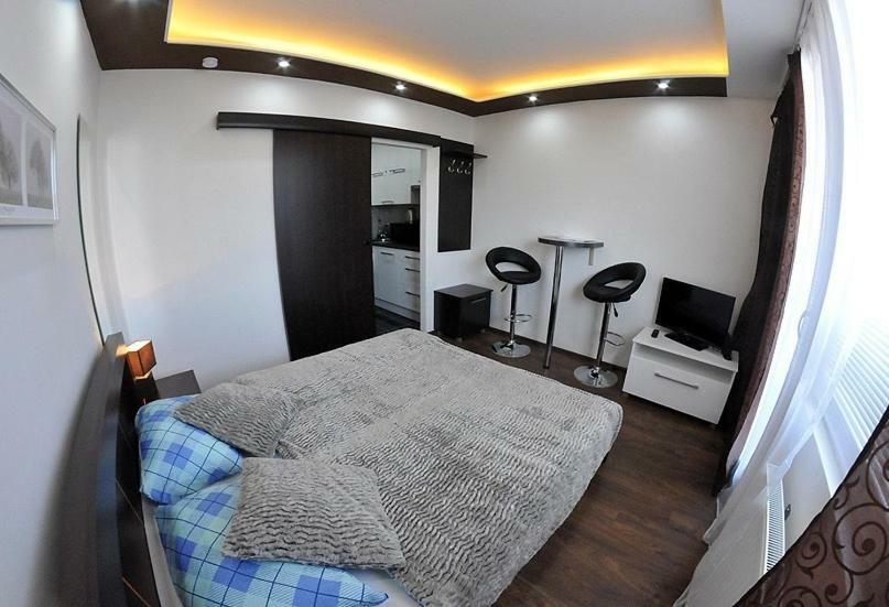 Saris Apartment